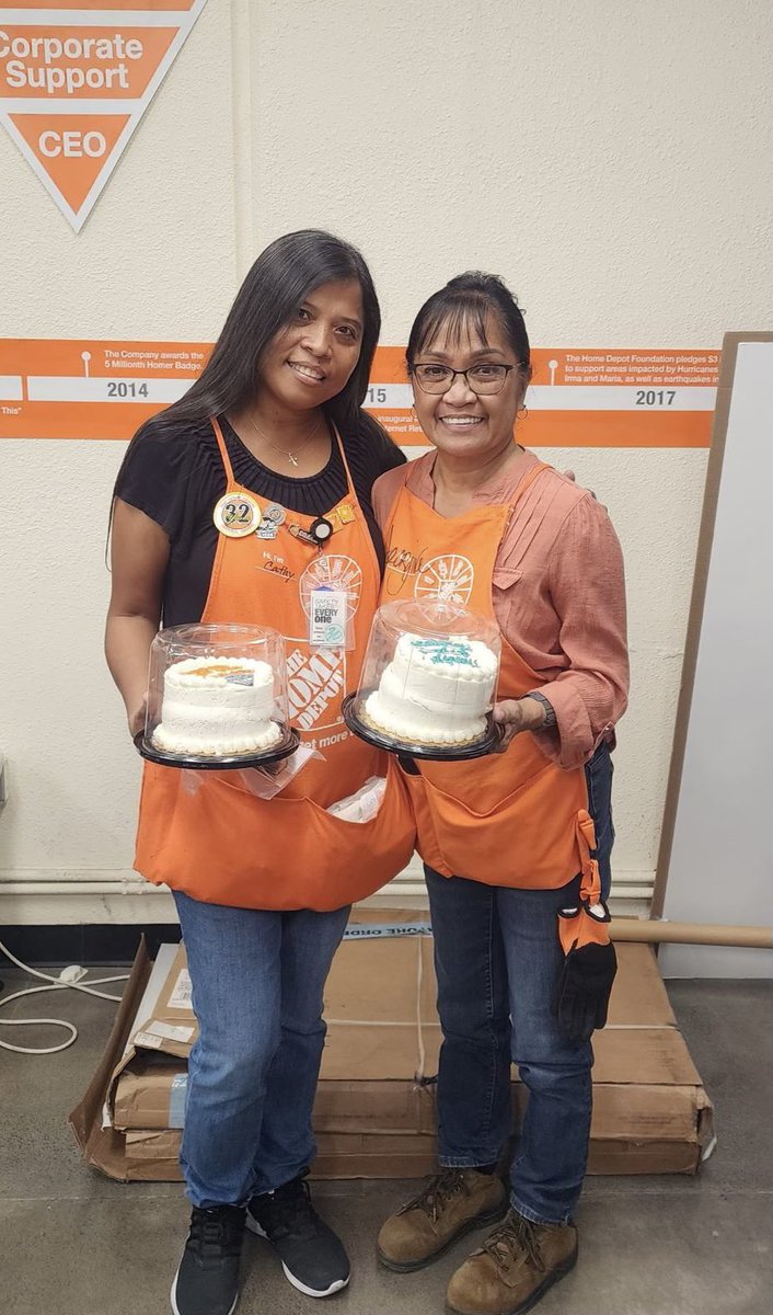 EnelikoV's tweet photo. Happy 4th Anniversary to
Myself and Congrats to both my COS for getting their Diamond Awards. Thank you 1704 Home Depot for recognizing us. Mahalo Nui Loa!!! https://t.co/92KTJFh985