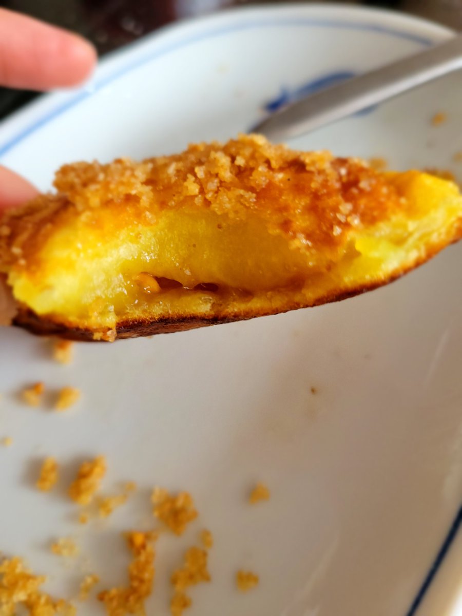 BettyHan13's tweet photo. 호독 korean donut I made at home with a twist since my filling keeps spilling out 😔 #koreanfood #fooddrama https://t.co/zzaHUzpVaK