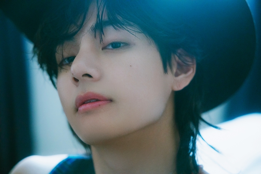 #BTS's #V Debuts In Top 10 Of Spotify's Global Chart + Tops Oricon's Digital Singles Chart With "Love Me Again" And "Rainy Days"
soompi.com/article/160677…