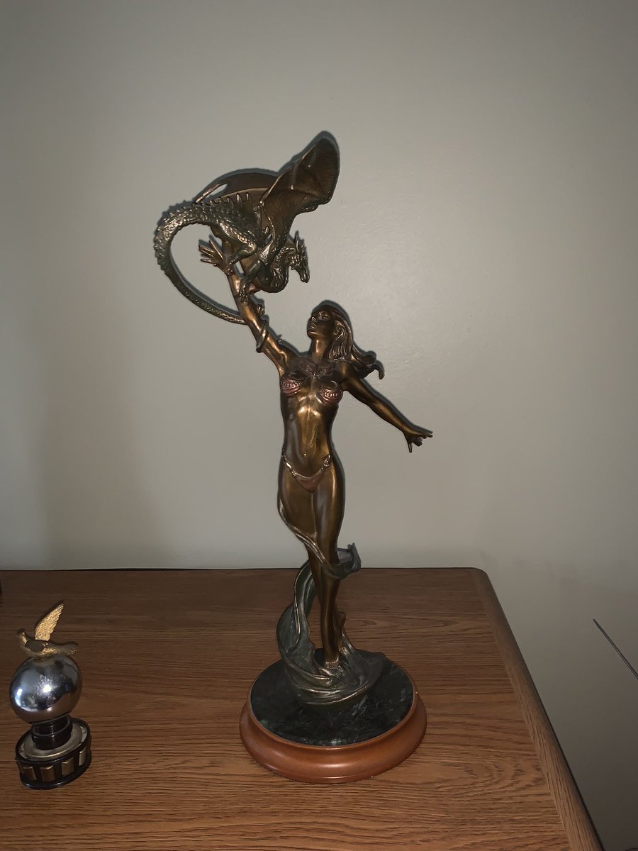 22Pats1's tweet image. Franklin Mint Mistress of Dragonsclan.  #estatesales #estatesalefinds #pickers