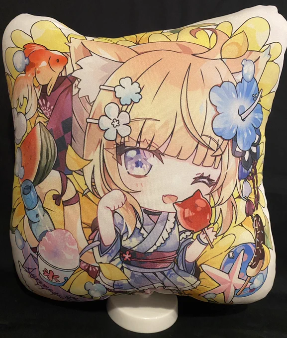 君オリ様()より作成して頂けました!ちょこんとしつつも大きいデザインでとっても可愛いですよりスペースを華やかに引き立たせる存在感あるスタンドクッションになってます!夏コミスペースにて置かせて頂いているので是非実物をご覧頂けましたら幸いです…!#君オリつくっちゃおう