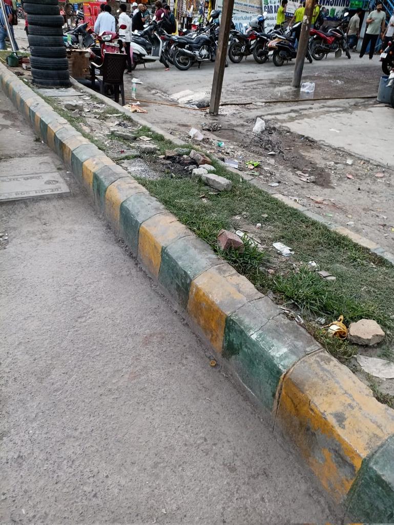 @noida_authority WC4 Location: Sector 62, Noida encroachment, broken foot paths, oversize foot paths, right of way (RoW) of pedestrian compromised. Tax payers money di en the drain ⁉️ @ukg432 @r_uprety @emishrajee @PravendraNBT @CeoNoida @NandiGuptaBJP @myogioffice