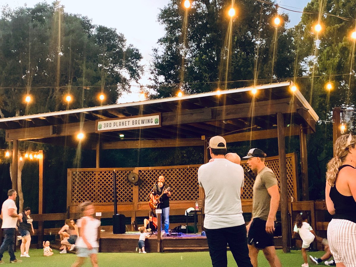 officialHP4Ws's tweet photo. Healing Paws graduate Josh Davis &amp; his service dog Charlie took to the stage to kick off the #weekend with a three-hour performance at 3rd Planet Brewing, Niceville FL.
#HP4Ws https://t.co/pmP83w8vfJ