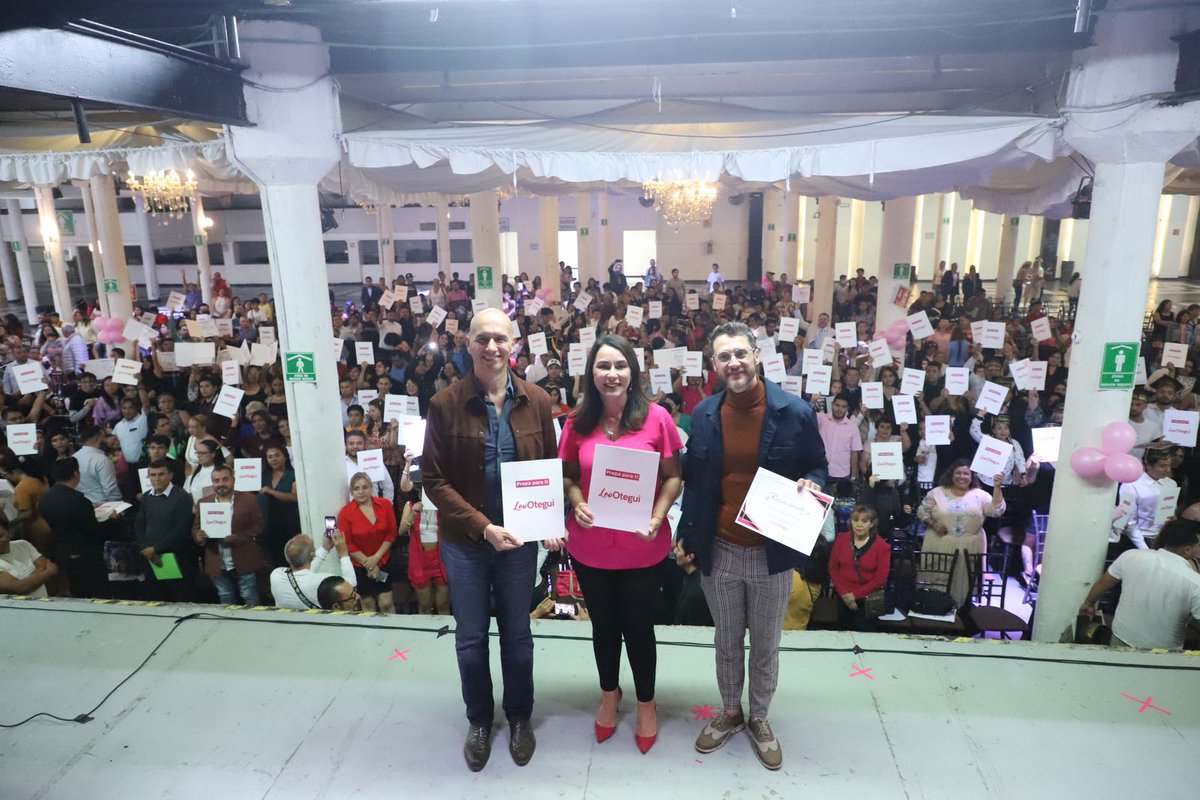LeonorOtegui's tweet photo. Cada día llegamos a más personas. La graduación de la 3ª y 4ª generación de #PrepaParaTi fue todo un éxito.
Sigamos conquistando sueños https://t.co/VL7Gaulf4v