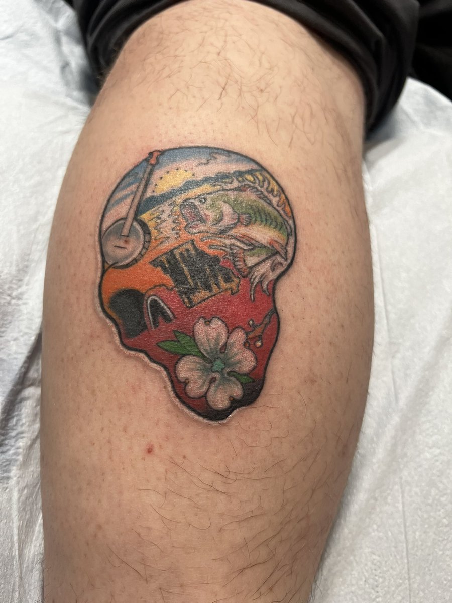 droid_r6's tweet photo. And so begins the “sticker” bombing of my leg I’m planning on getting a tattoo in a new state when ever I’m stopped there and so missouri starts the list https://t.co/PqryW01LtU