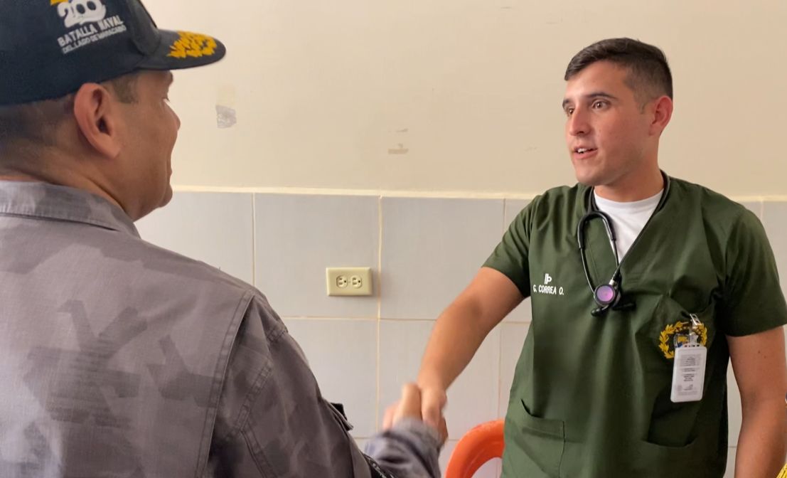 📌 Dando cumplimiento a las instrucciones del CJ Presidente Constitucional <a href="/NicolasMaduro/">Nicolás Maduro</a> el Cmdte Gral de la <a href="/ArmadaFANBVzla/">Armada_ve</a> ALM <a href="/NeilVillanvs/">Neil</a> se sumó a la Mega Jornada Médico Social realizada en la Isla de Todas, municipio Almirante Padilla del Estado Zulia

#SoyBicentenario