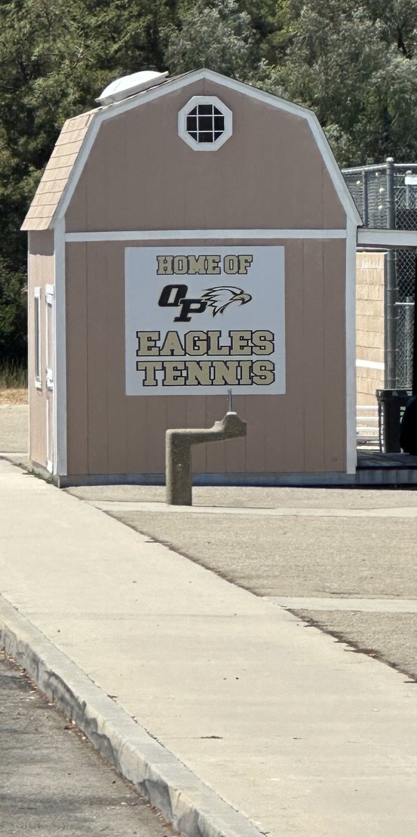 OPHSTennis's tweet photo. Some nice additions to the OPHS Tennis Courts today…
Let’s go Eagles! 
@OPathletics @OakParkUSDSupt @OPEaglesABC @koval1 @oakparkusd https://t.co/wXotjDmlHG