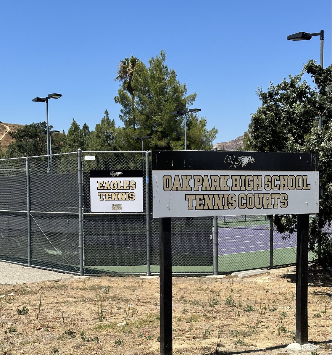 OPHSTennis's tweet photo. Some nice additions to the OPHS Tennis Courts today…
Let’s go Eagles! 
@OPathletics @OakParkUSDSupt @OPEaglesABC @koval1 @oakparkusd https://t.co/wXotjDmlHG