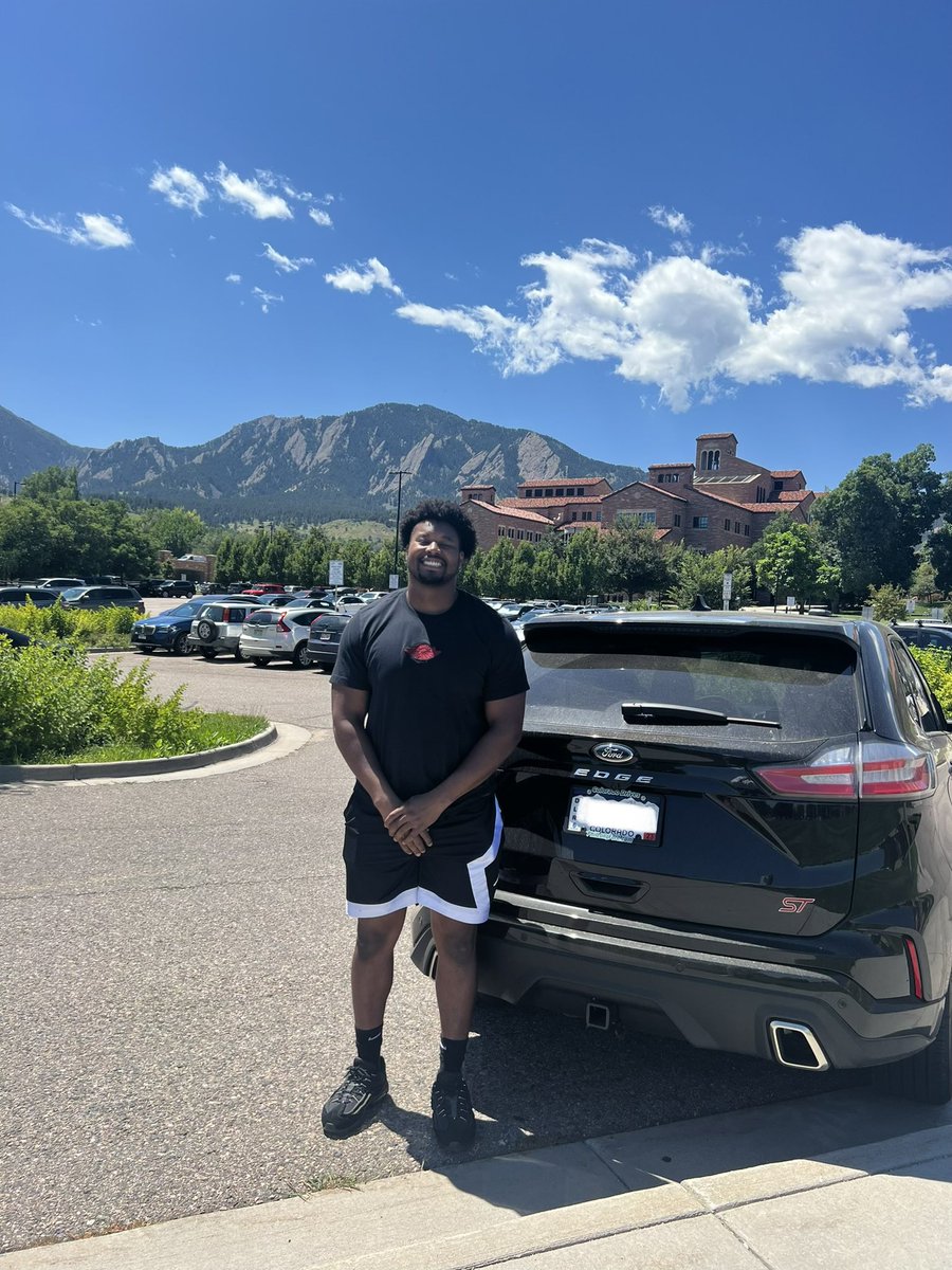 ShaneCokes's tweet photo. 🚗💨 Heartfelt gratitude to @FordChapelHills for supporting me every step of the way! 🌟 the Ford Edge Sport is truly appreciated, and I'm loving every moment behind the wheel! 🙏🏽Thank you! #PhilLongDealership #GratitudePost #FordEdgeSport #HappyDriver https://t.co/6JjOo5jbED