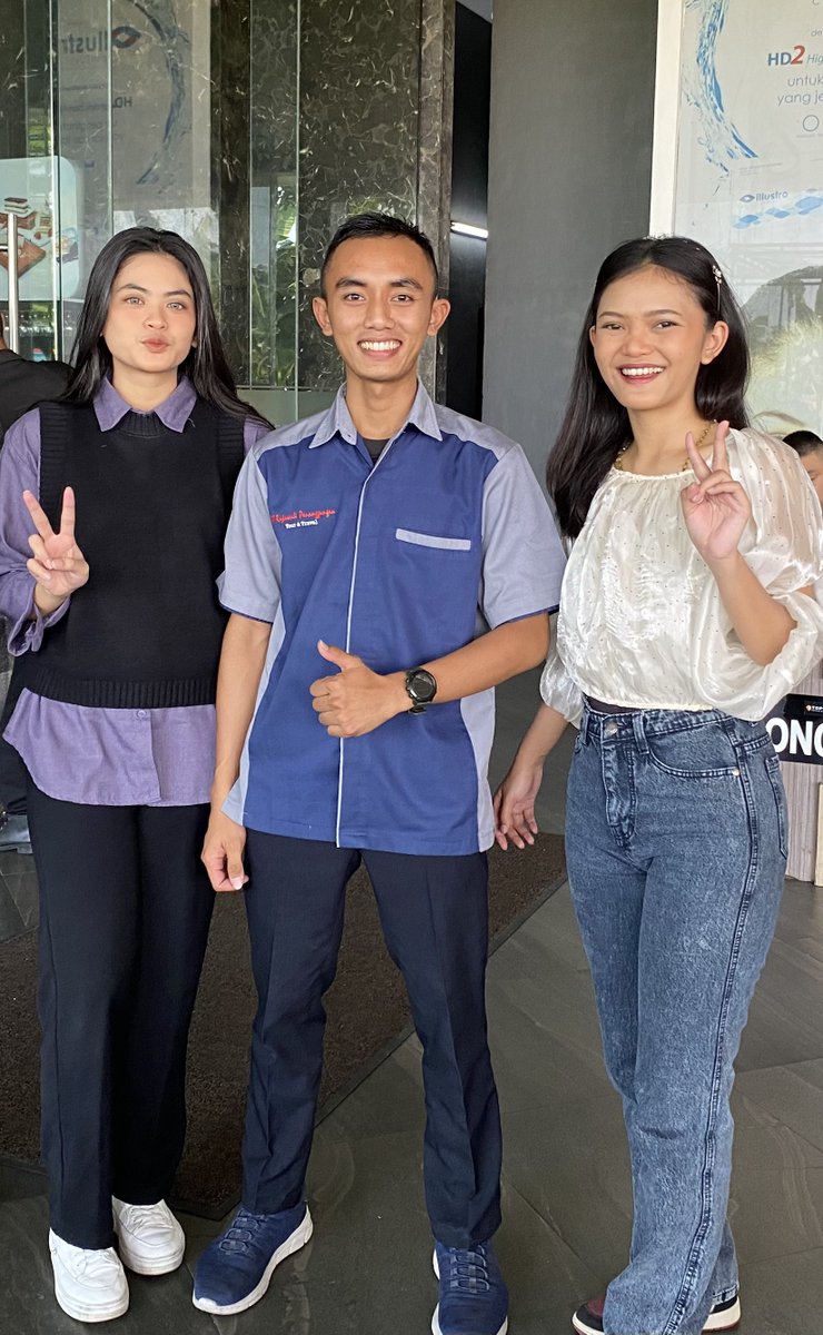 black2gd___'s tweet photo. Ambyar awards MNC Group with Mr.Limbad &amp; kaka2 cantik dari KDI https://t.co/BWdcjZGWit