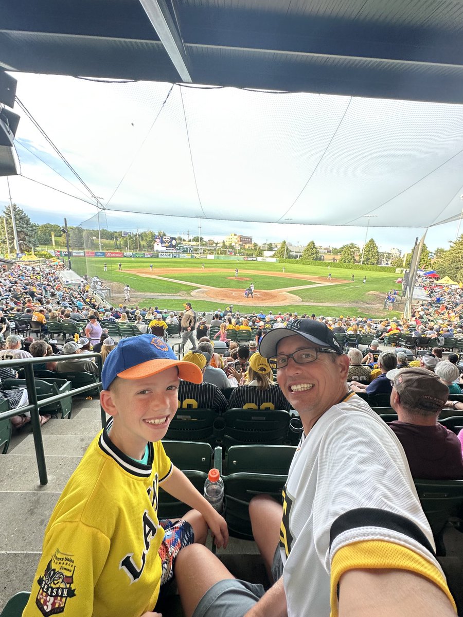 Hey ⁦<a href="/bismarcklarks/">Bismarck Larks</a>⁩ as my dad would say “it’s a nice night for an evening!” ⚾️