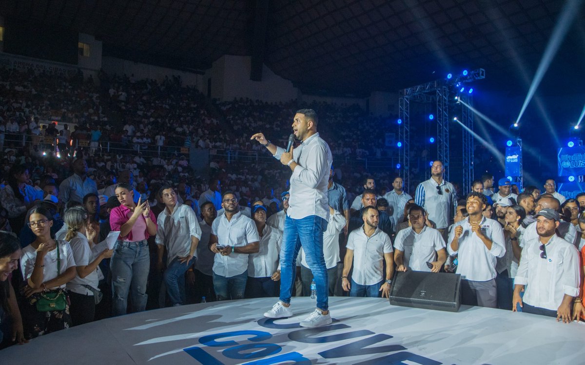 elnuevodiariord's tweet photo. Más de 12 mil jóvenes de todo el país se reunieron en Santiago, en un evento denominado "Political Party" donde pidieron la reelección del presidente Luis Abinader, "para dar continuidad al bienestar y el desarrollo".

#ElNuevoDiarioRD