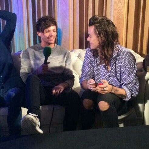 HogwartsLouis22's tweet photo. As a Larrie since 2013, I've always believed in Harry and Louis' love. The undeniable proof, both past, and present, only strengthens my conviction. Let's give them the space they need, no pressure. It's their journey, not ours. Unfollow if this bothers you. #RespectTheirPrivacy https://t.co/sS4O4v5ggw
