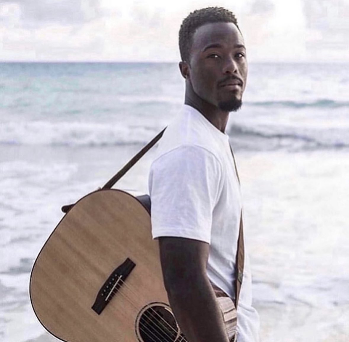 Lulus_Waikiki's tweet image. Join us tonight from 7 pm - 10 pm for a delightful serenade by #freddyleone! We&apos;re excited to have you with us soon. Come for dinner and then stay after for drinks! #Aloha 🌴🌊✨ instagram.com/p/Cv3K5K-P-4s/