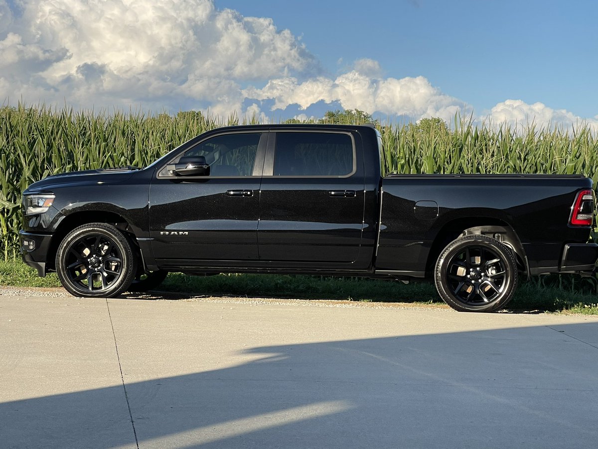 MikeB8806's tweet photo. @OnlyNeedBri Got the same truck in black a few weeks ago https://t.co/DKfmIbbfKJ