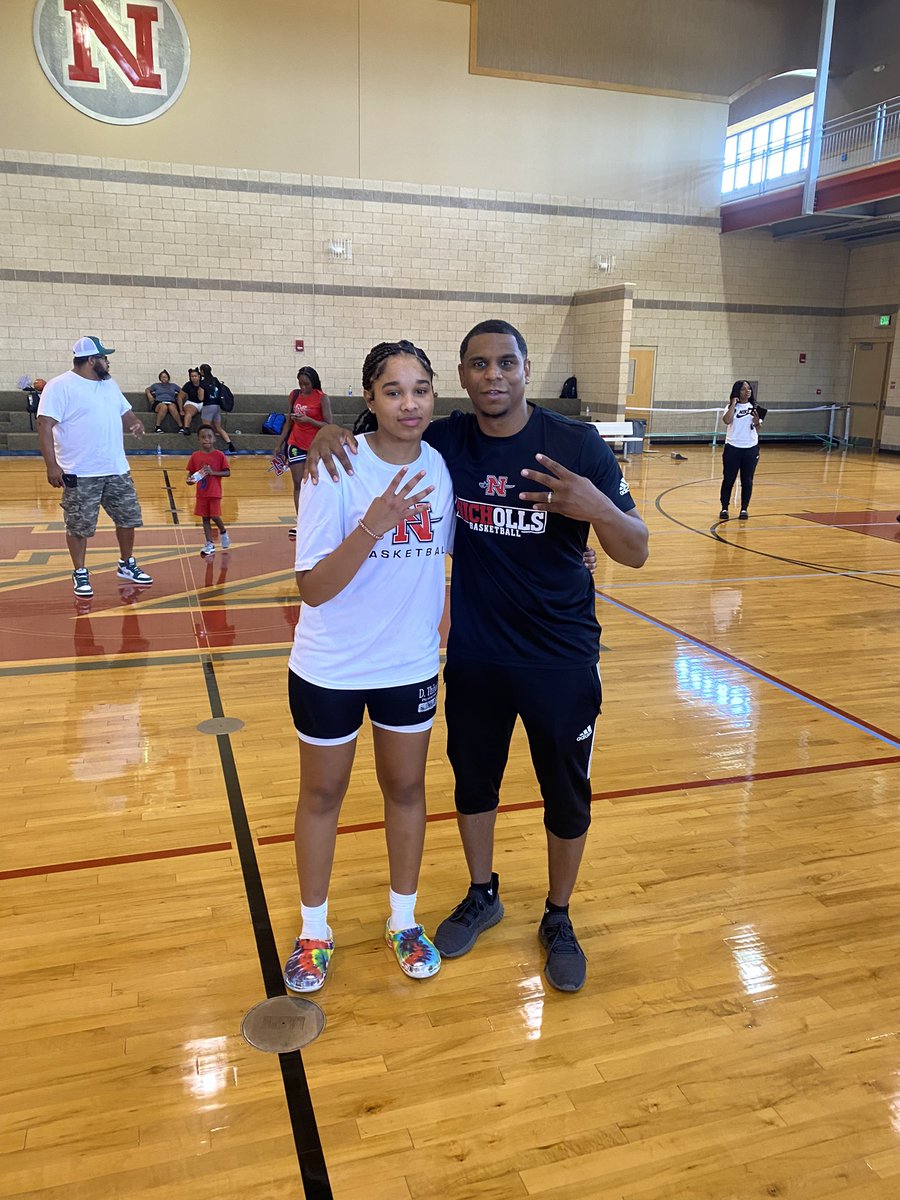 Had a great time at @Nicholls_WBB ELITE CAMP, where I also won queen of the court!! Shoutout to @coachtywms @coachpayne_JP and the rest of their staff.. thank you for the opportunity! #Exit4