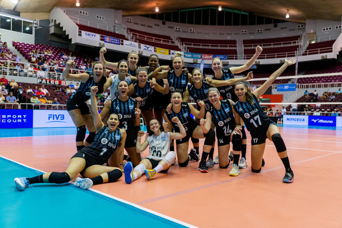 Siempre hay una primera vez 😉
<a href="/LasPanterasARG/">Las Panteras</a> 🇦🇷🏐a la final de la #CopaPanamericana
3-1 (24-26, 25-23, 25-20 y 27-25) a USA 🇺🇸 en Semis
Bianca Cugno 23 pts (20 At -1 B- 2Sa) 
<a href="/YasNizetich/">Yas Nizetich</a> 15 pts

Mañana 19 hs, la final vs las ganadoras entre Rep. Dominicana 🇩🇴y Puerto Rico 🇵🇷
