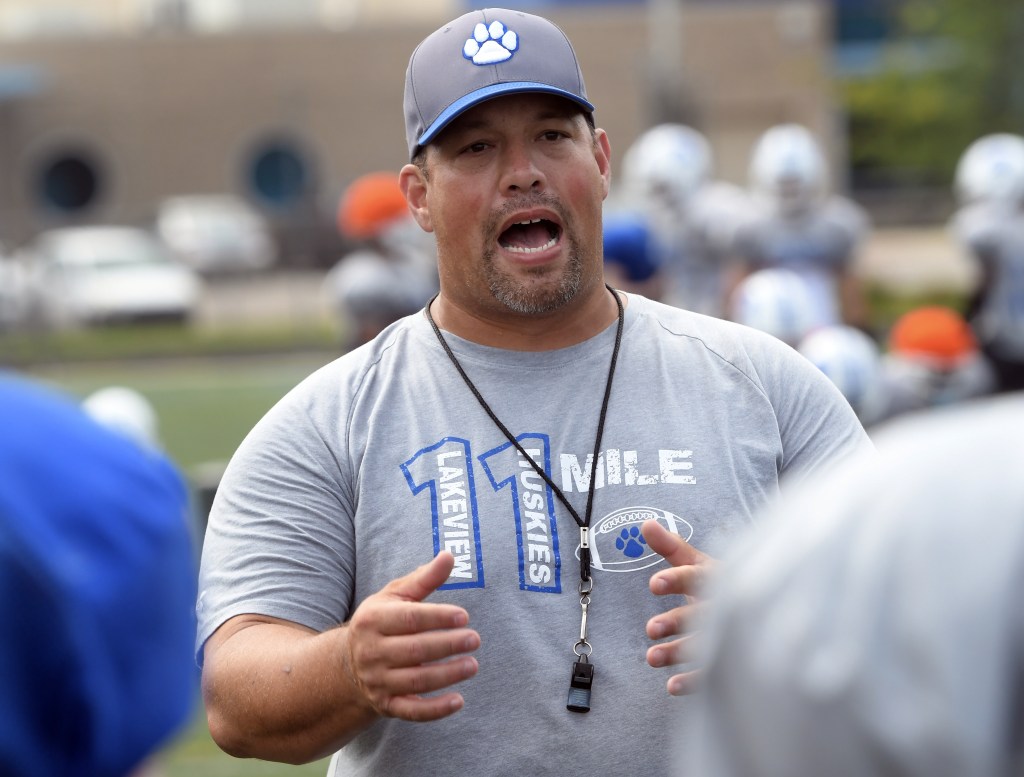 macombdaily's tweet photo. Photos of Lakeview football practice https://t.co/aWFz2o8dME https://t.co/CjiC0WrtMa