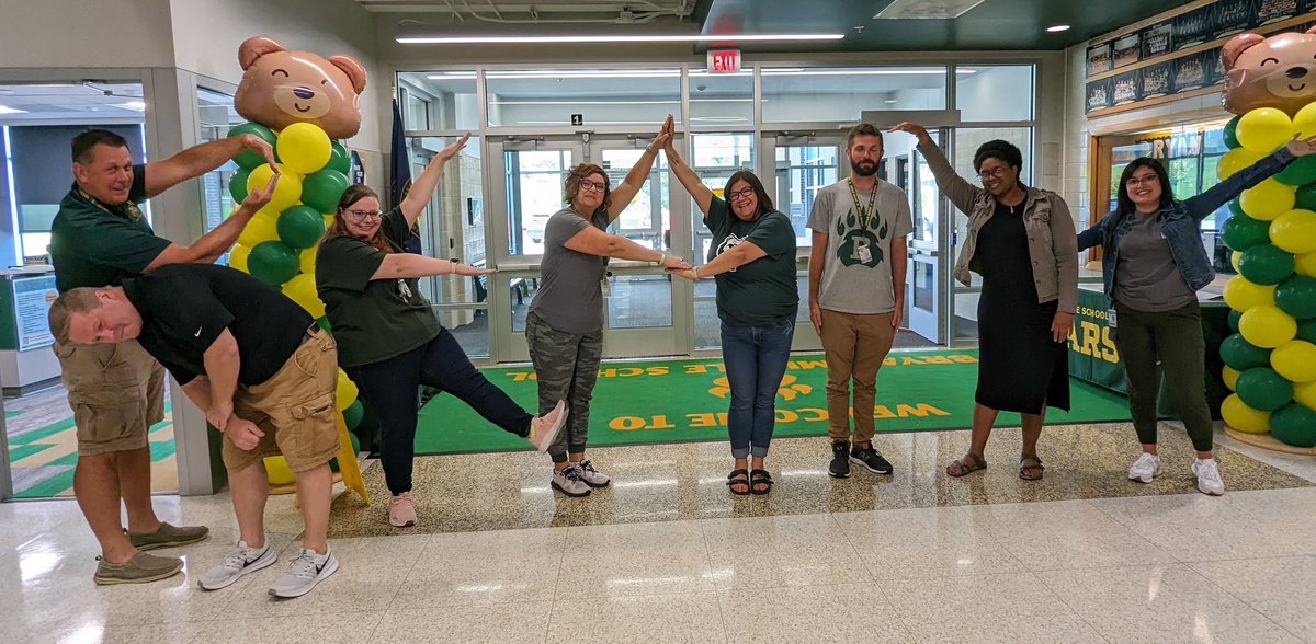 TheMissJohn's tweet photo. This past week has been full of fun and excitement! Bear Country has much to be proud about! @OPS_BryanMiddle @OPS_BryanHigh #GoBears #BearPride #ELA #Reading #MarchingBand #ColorGuard https://t.co/l9soJnIHof