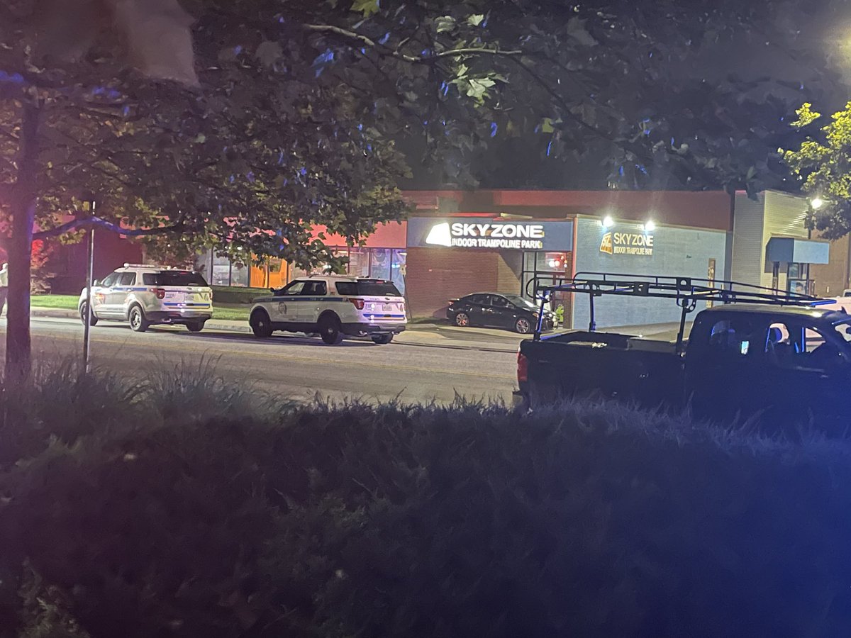CarolineWJZ's tweet photo. We are on the scene of a reported shooting at SkyZone indoor trampoline park in Timonium. Efforting details now @wjz https://t.co/0uok4Fxnnm