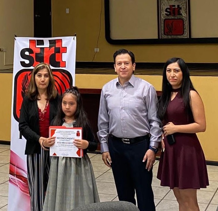 StirttPuebla's tweet image. Hoy nuevamente recibimos a  hijas e hijos de nuestras compañeras y compañeros, qué destacan por sus altos promedios escolares, nos dió mucho gusto entregarles el #PremioALaExcelenciaAcadémica