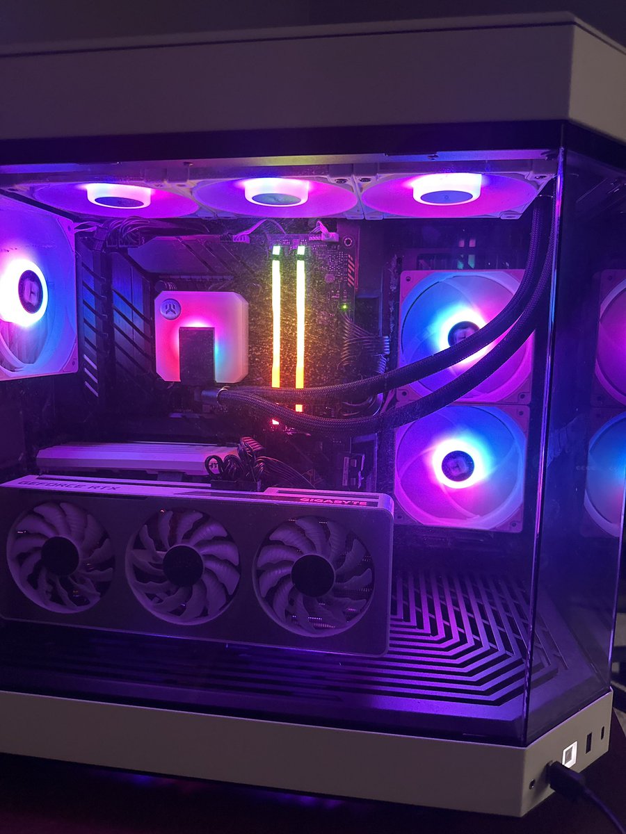 CG1EGaming's tweet photo. We would like to thank all who stayed with us during this time as &amp; we rise up as one of the best unknown #custompc #gamingpc repair &amp; rebuilt shops around. As we rise up the ranks on #thumptack in 3 days we are expecting even bigger builds by best brands, mo #twitchstreamers otw https://t.co/vz25KqSNp5