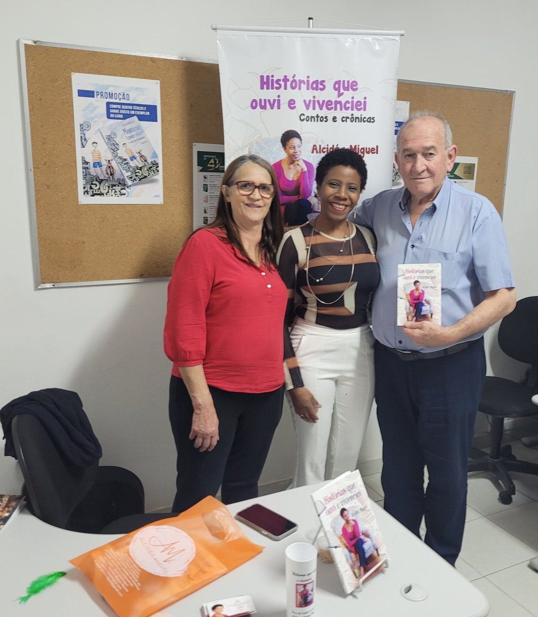 Representei o <a href="/VICENTINHOPT/">Deputado Federal Vicentinho - PT/SP</a> no lançamento do livro, Histórias que ouvi e vivenciei, da amiga Alcidéa Miguel.
Alcidéa é membro da Academia de Letras da Grande SP, Academia de Letras e Artes da Praia Grande e Academia Internacional de Literatura Brasileira.