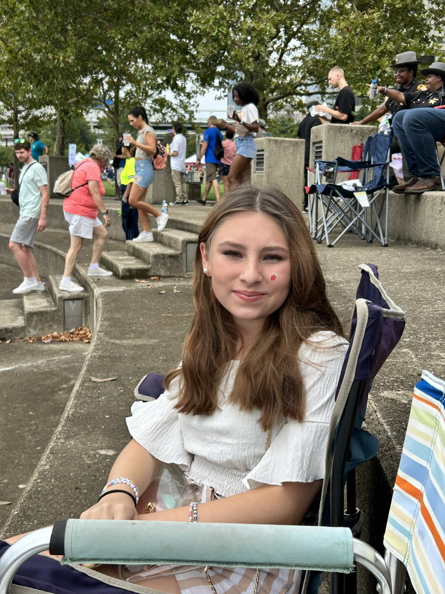 tgregoryrnemtp's tweet photo. Had another great day in Cincy today! Went to @redbull Flugtag at Yeatman’s Cove! Was so fun to watch and got to hang out with our granddaughter all day again! We ran into our nephew and his friend also! And @ochocinco was one of the judges!! #flugtag #cincyfun #family https://t.co/O7PAUY6Wnr