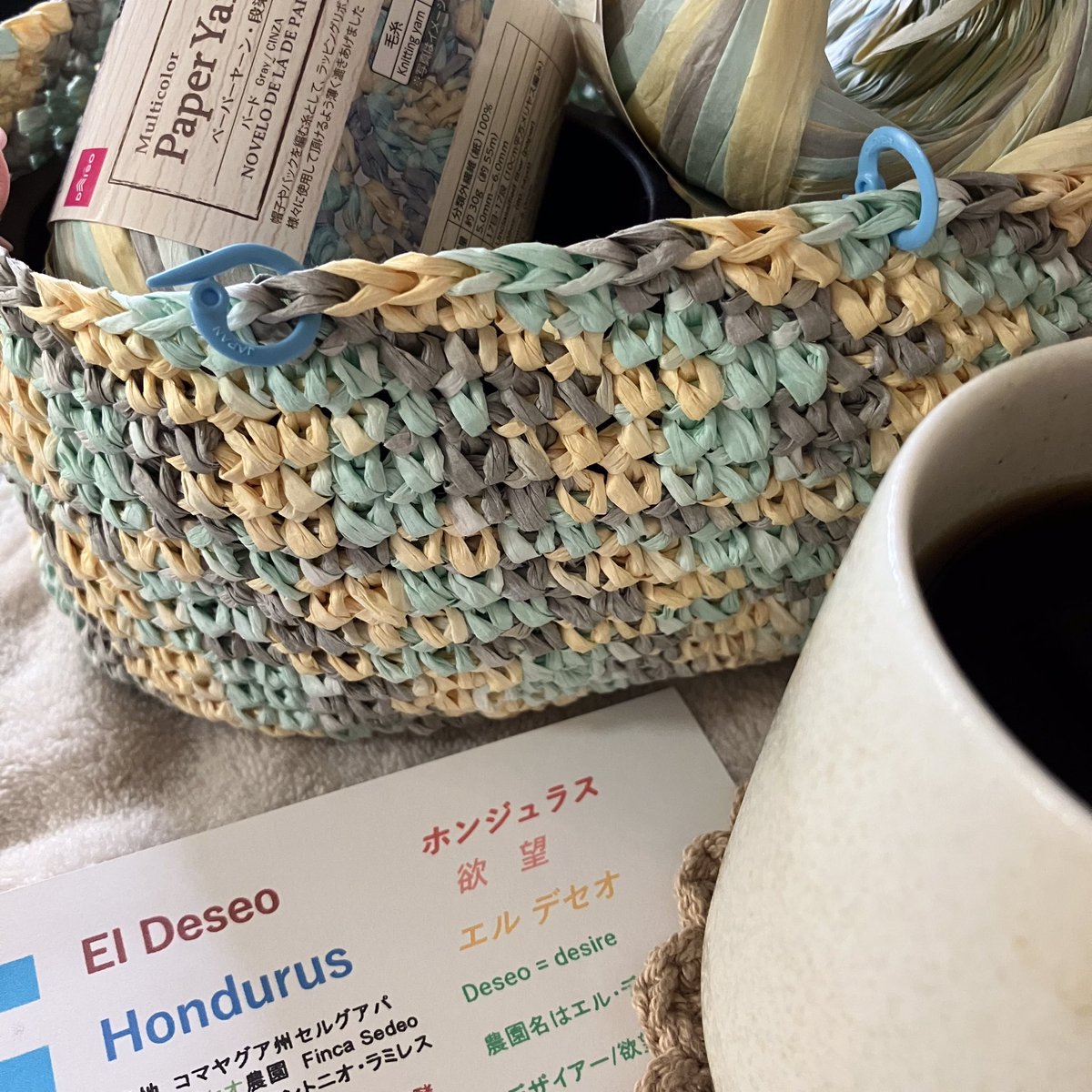 WaiNeco's tweet photo. #crochet bag (?) on the way. #hondurus #eldeseo #coffee from #cafeshukring on #handcrochet #coaster. バッグにする方向で編み進め中。でも少し飽きてきた #カフェシュクリン の美味しい #コーヒー を #手編み の #コースター に乗せて #編み物 #編みもの https://t.co/M1MMsiDknO