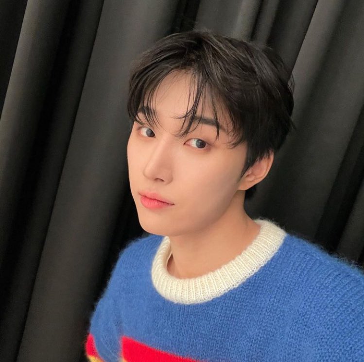 「 #TRAD • 10.08.23 」 @//jaehan__k

“💙❤️💛🤍”

#OMEGA_X #오메가엑스 #OX #재한 #JAEHAN