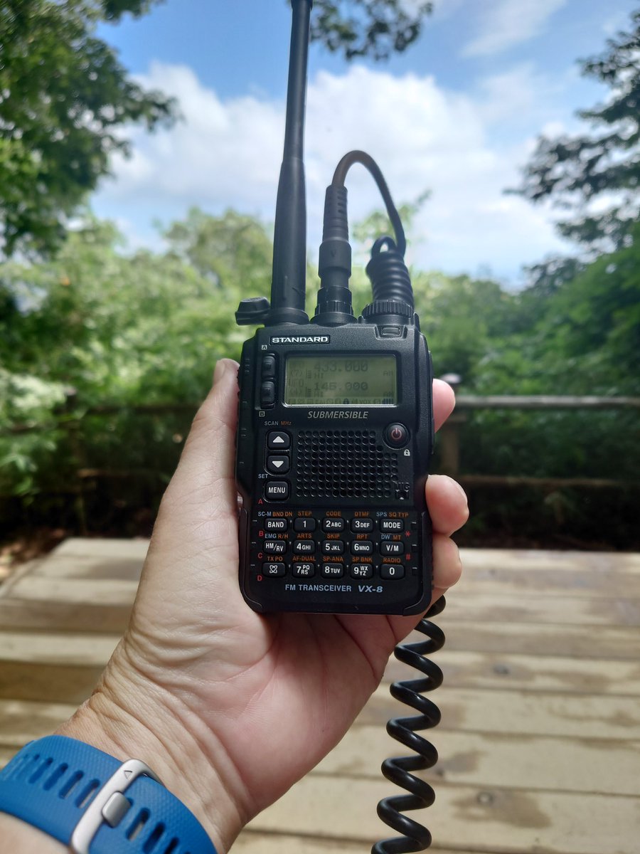 okada_taicho's tweet photo. 今日のお供はVX-8
#アマチュア無線
#djg7
#アルインコ
#alinco
#icom
#アイコム
#id52
#ic2720
#八重洲
#八重洲無線
#スタンダード
#vx8 https://t.co/1UxV4Hy27u