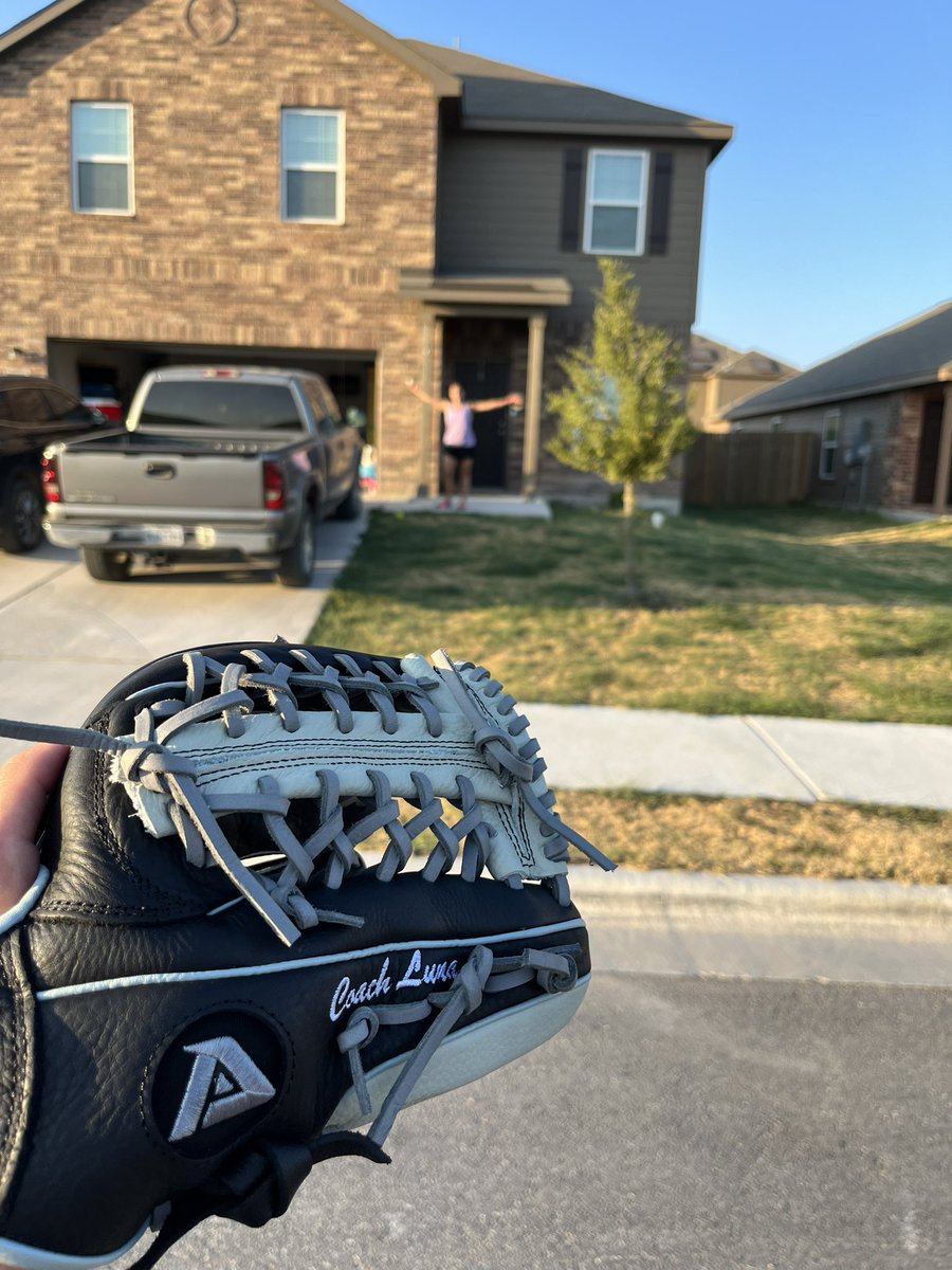 lunasean7's tweet photo. Breaking in the new glove! I love my forever throwing partner! @Kelseyluna7 #NewGlove #Forever #ThrowingPartner #ElginBaseball https://t.co/M4Nf03bREj