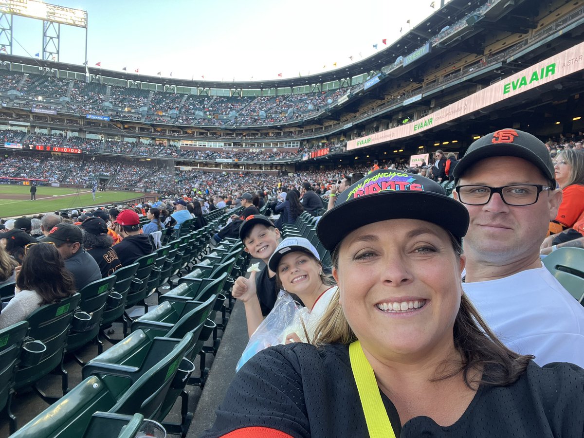 AshleySandor8's tweet image. 90s night at the ballpark!! @SFGiants #simplertime