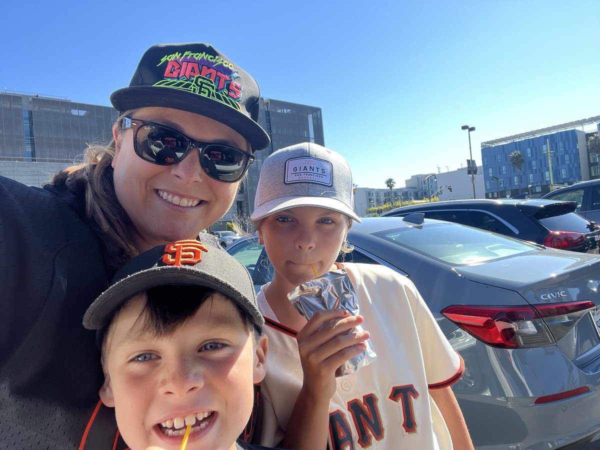 AshleySandor8's tweet image. 90s night at the ballpark!! @SFGiants #simplertime