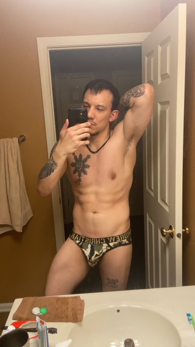 Free OF page!! https://t.co/Anx0ndVnCn