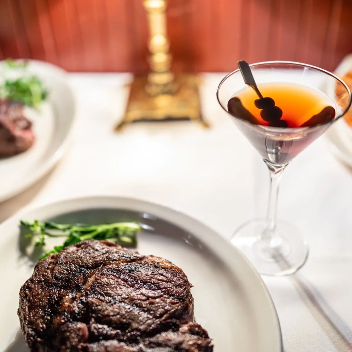 Lewnes' Steakhouse tweet media
