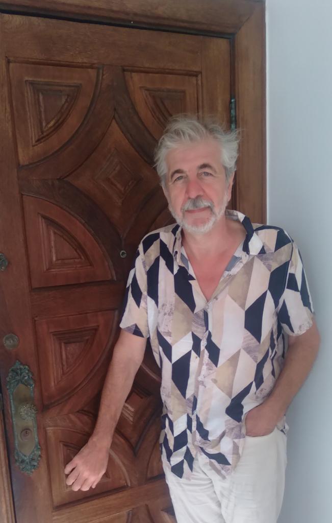 bahiaflaneur's tweet photo. De temps en temps, il faut bien #montrer que l'on est une figure humaine et réelle ... hors du X/Tweet ...
rires...
12/8/23 https://t.co/oJ2XgNsquk