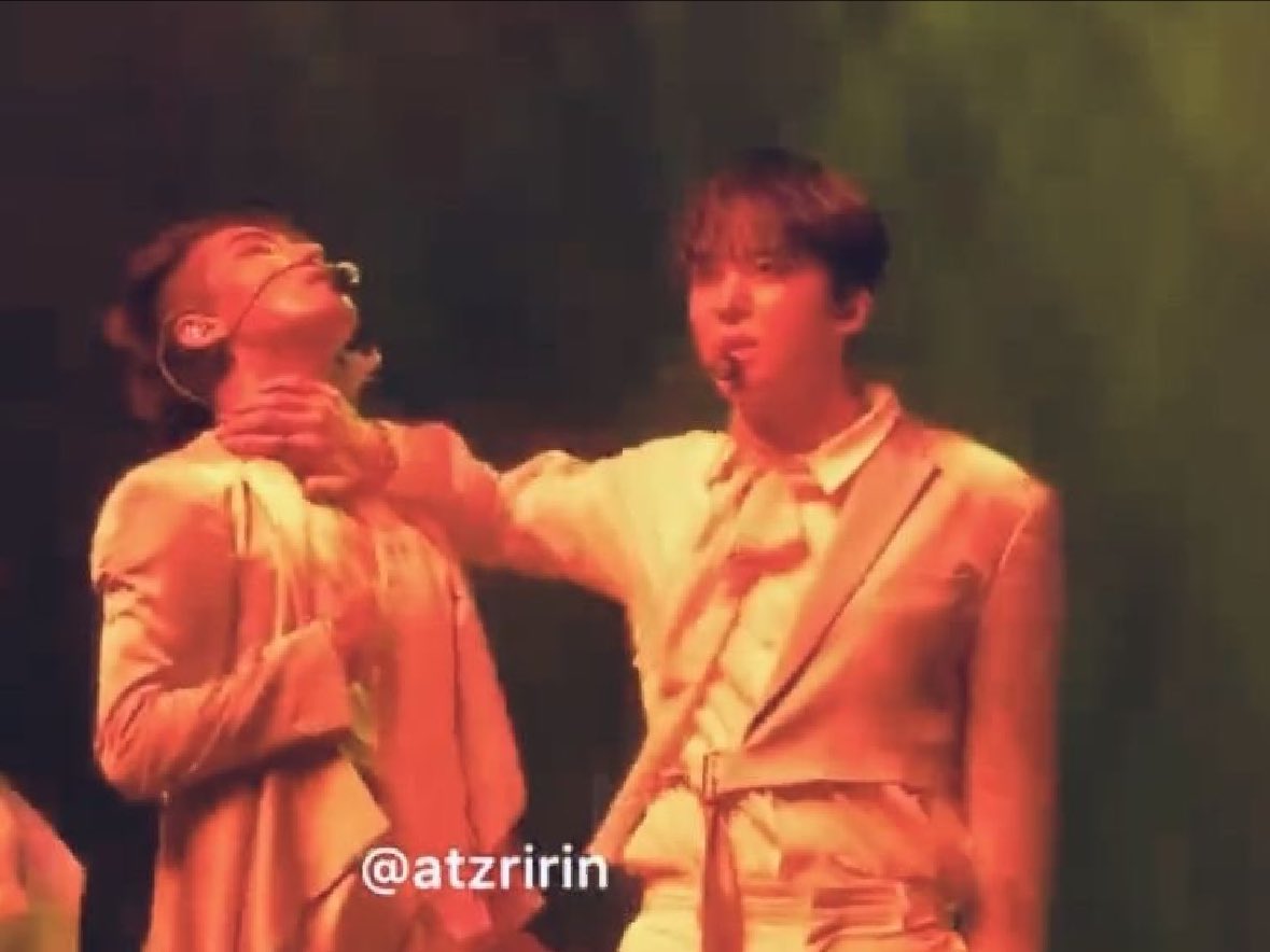yuyujupiter's tweet photo. this genre of yunho performing https://t.co/MFwNWwM0RY