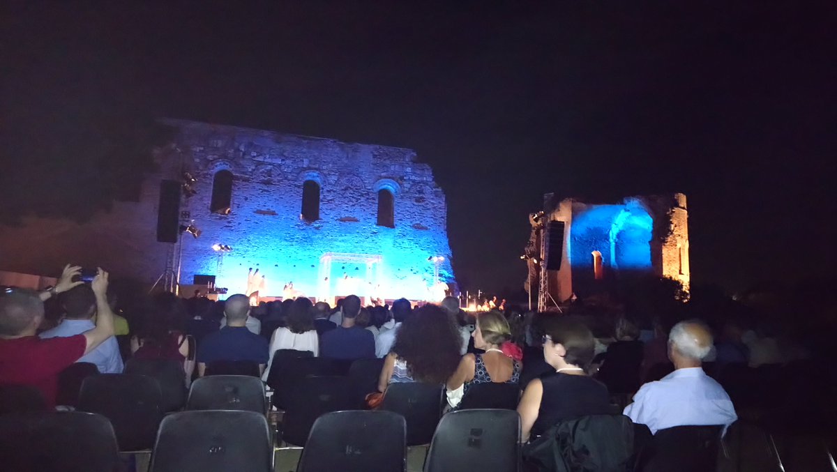 tgrcalabria's tweet photo. #muskvszuck Purtroppo non possiamo smentire questa notizia. Il duello si farà in #Calabria . #Occhiuto si è assicurato l'esclusiva #Rai sino al capodanno 2025 e #Sangiuliano che ha recentemente letto l'orario ferroviario avrebbe scelto #Roccelletta di #Borgia. https://t.co/woARMuoeYx