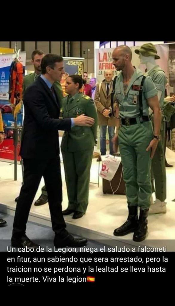 UEncabronao's tweet photo. Este legionario es de los míos.
Cómo le va a dar la mano al mayor traídor que ha existido en España?
Debería haberle escupido. https://t.co/bY7CazhX8S