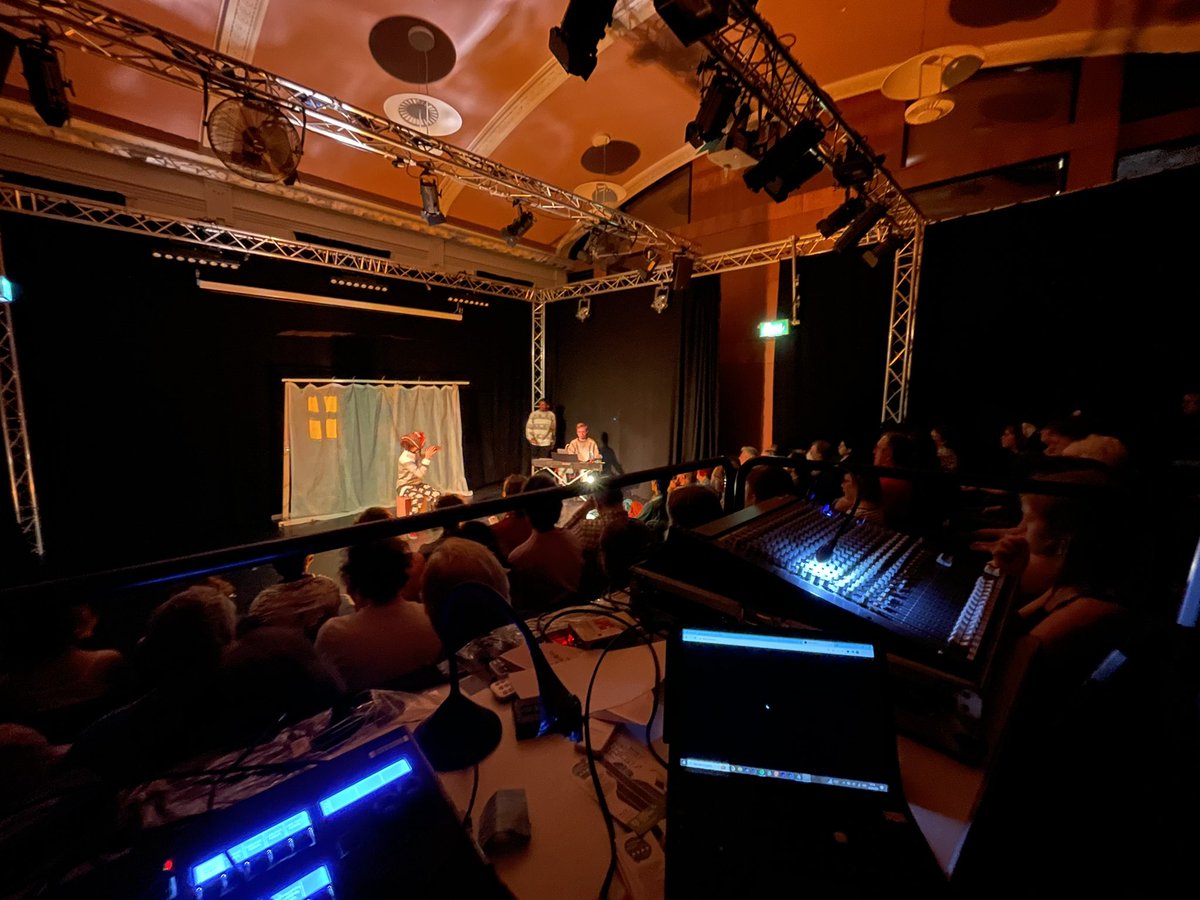 heyphonofiddle's tweet photo. My reaction when PEER GYNT: A JAZZ REVIVAL sells out its most recent performance!!! ⭐️🎟️🎭

Thanks to everyone who came to see us - tickets for the rest of our run, and also for our sister show GARRY BONDS’ BALANCED BREAKFASTS, at link in bio!

#edfringe #greensidefamily https://t.co/3bp3Zee4M9