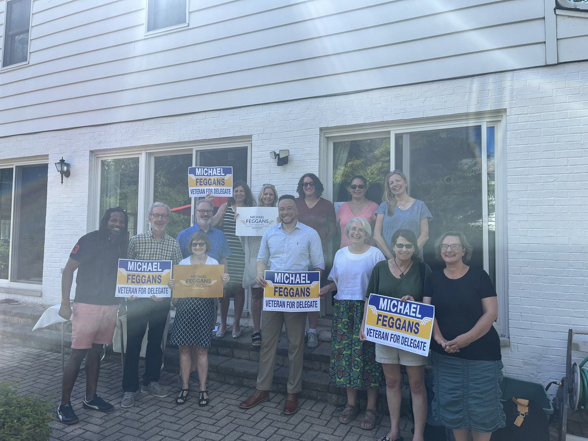 MikeFeggans's tweet photo. Thank you to the great volunteers at @Sis_DistrictChi for hosting the brunch reception in support of our campaign, and for all the work you do to support us in VA.

Excellent way to start off the day-now on to the next event!

#AimHighVB https://t.co/bdYdm1hOQn