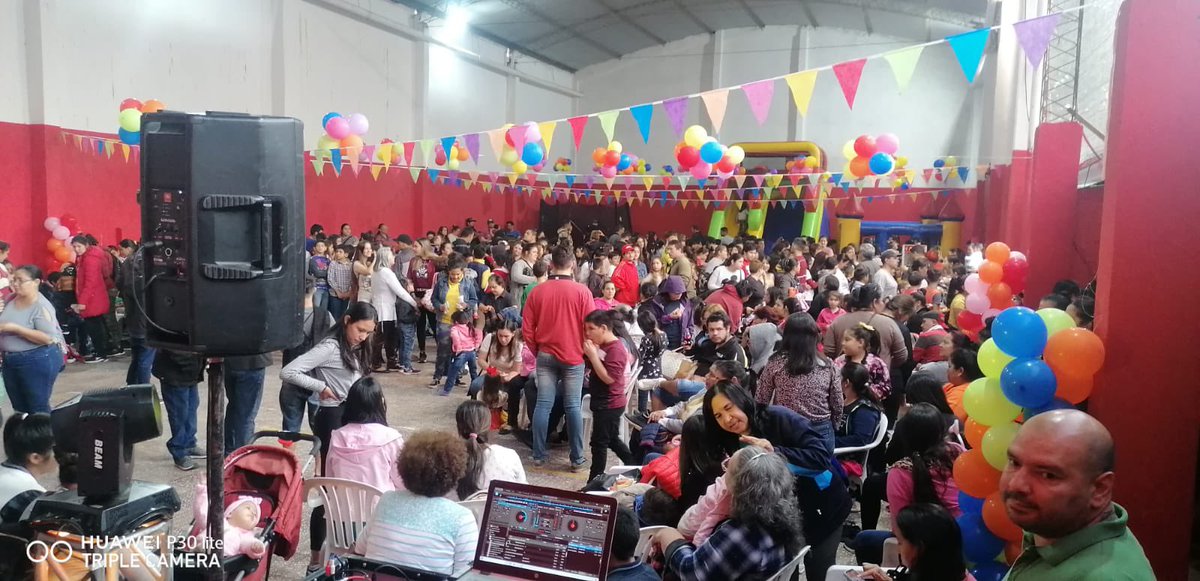 angydomi's tweet photo. Así se festeja el Día del niño en la secc. 38 de capital 🇦🇹! Con su presidente @MarianoCacepy y C.D. 🥳 https://t.co/8HWMqDSYAC