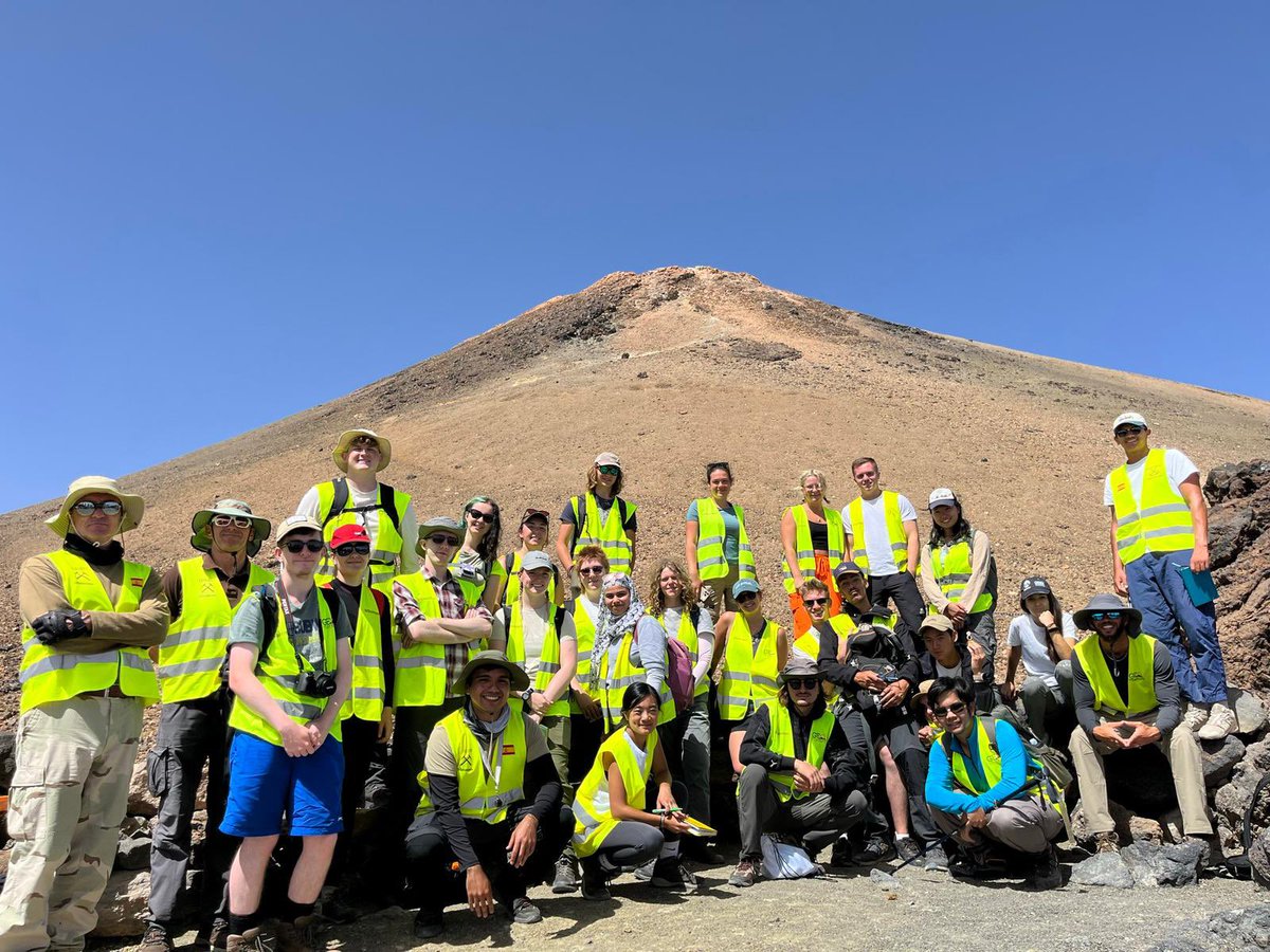 kirstenology's tweet photo. Post #Tenerife blues! At my #happiest when I’m in the field. So pumped to go to the #WesternAlps to study #subductionzone anatomy w/ @DurUniEarthSci next month. We’ll be looking at interaction between rocks from the #Tethyan, European, and Adriatic #crusts.
@GeoTenerife https://t.co/WHjKWn5TKQ