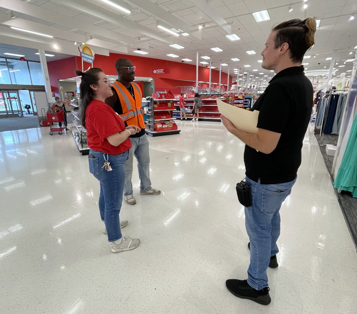 📸Talent &amp; Development wk! Starbucks TL Vinny &amp; Style TL Michelle walking w. Cart Attendant Rich talking about business, routines w. open ended questions allowing for conversation, inspiration &amp; commitments! 30 TM signed up, amazing to see our leaders &amp; TM w. drive in their eyes