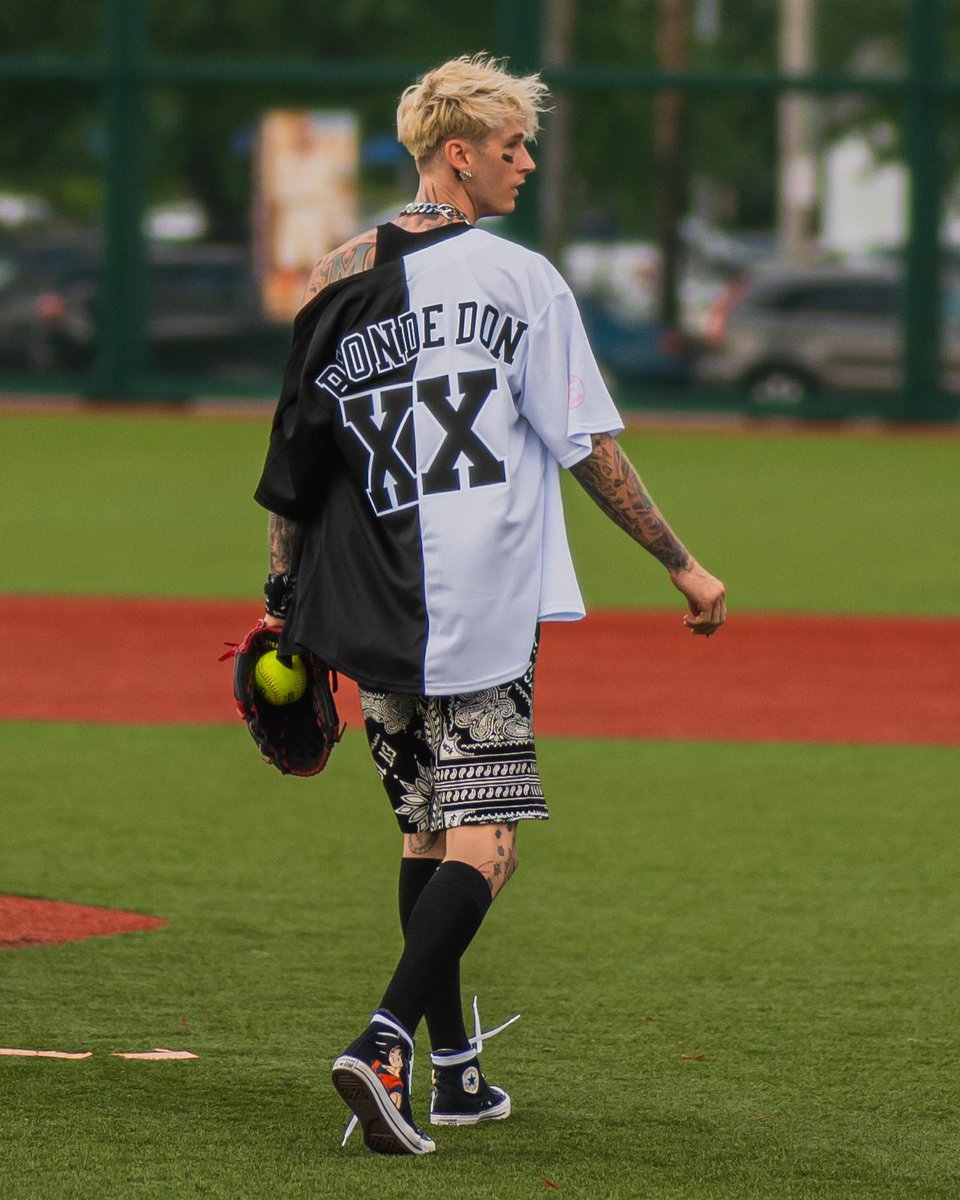 MGKSpain's tweet photo. League Park Invitational Charity Softball Game ⚾

📸: edrost88, shotbyutlak https://t.co/JmCZ9QiZlh