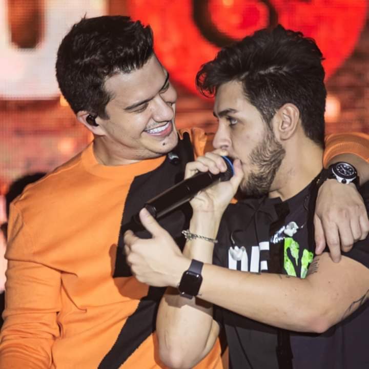 4cantosheg's tweet photo. Entre esses dois vocês sempre vão vê Muito talento, Humildade e acima de tudo muita demonstração de Amor carinho e " Zoação" hehehe
😻🧡
#hugoeguilhermeoficial #hugoeguilhermenopelo #hugoeguilhermepelobrasil #nopelo360 #proximopasso #sertanejo #sofrência #original https://t.co/YUS6llWGKM