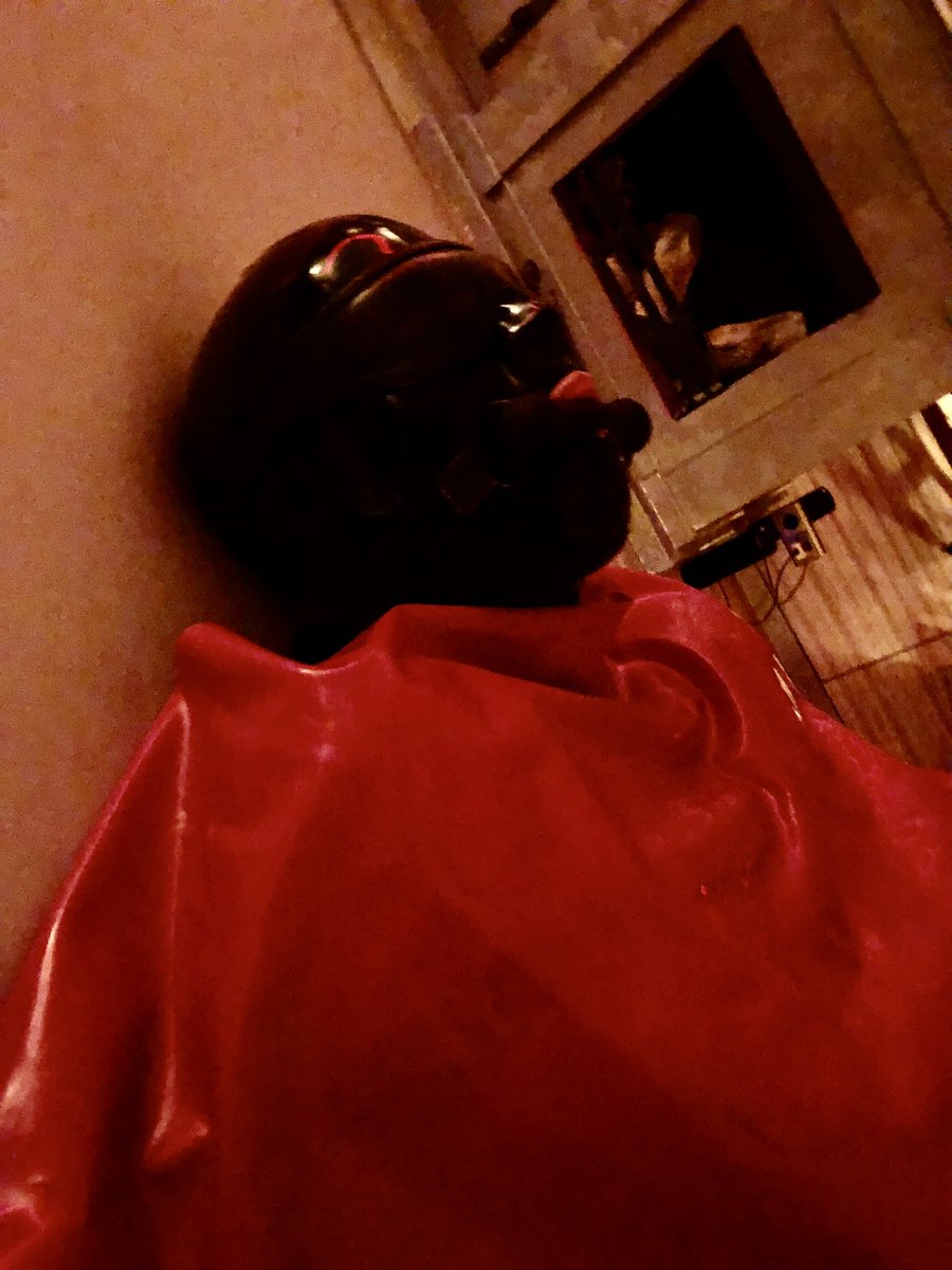 MartinLatex's tweet photo. Had an amazing hot latex session a while ago with the amazing @MarieLuxure at @DasDomizil 

#latex #devote #bdsmِ https://t.co/mFlDBwg4QK