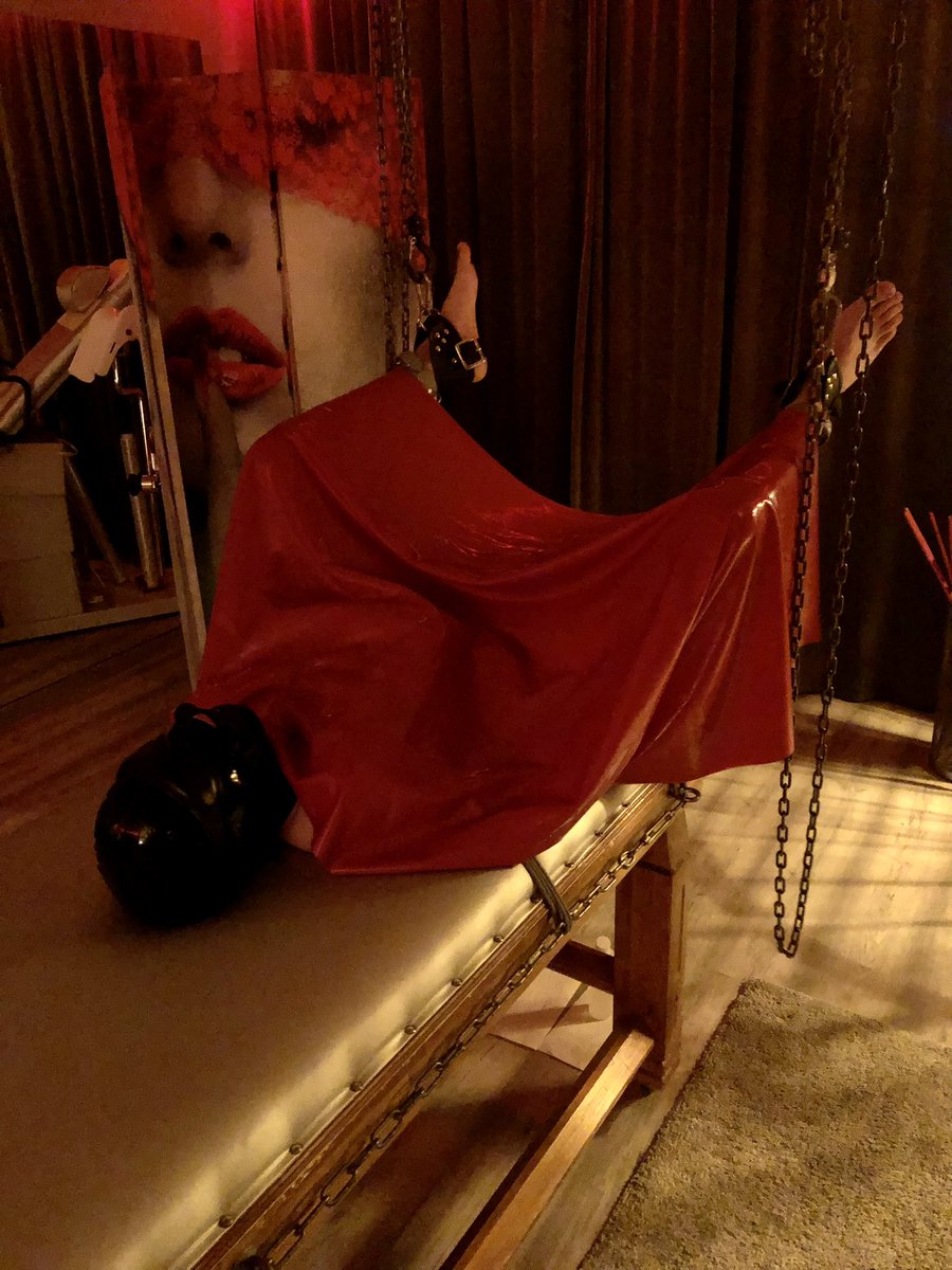 MartinLatex's tweet photo. Had an amazing hot latex session a while ago with the amazing @MarieLuxure at @DasDomizil 

#latex #devote #bdsmِ https://t.co/mFlDBwg4QK