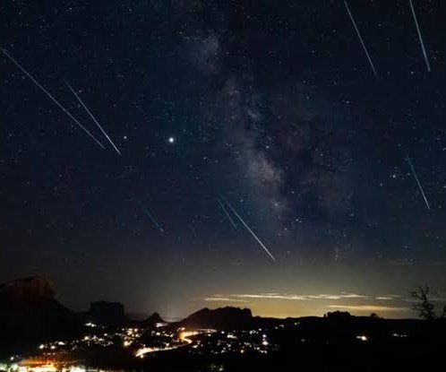 nocontexttnigde's tweet photo. Olması gereken              Niğde'de benim gördüğüm #meteor https://t.co/wLiTRHCdmq